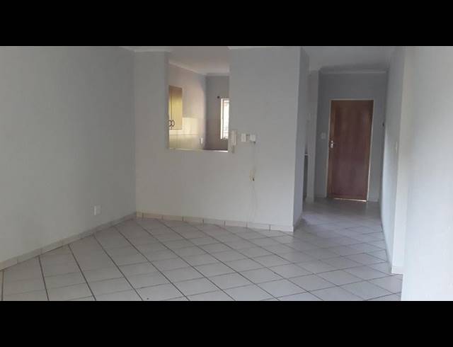 2 BEDROOM TOWNHOUSE FOR SALE IN AMBERFIELD GLEN